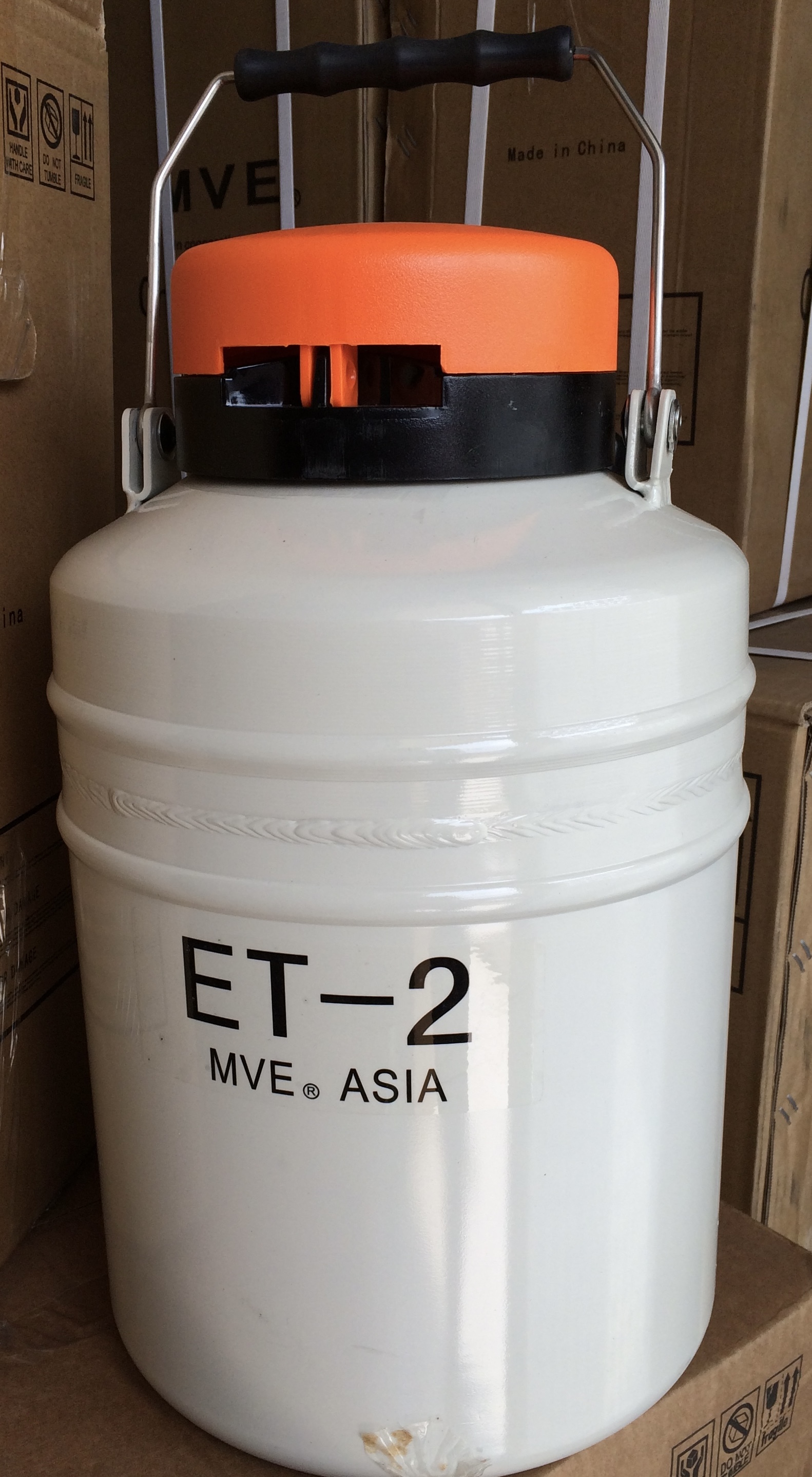 Container lapangan 2 liter